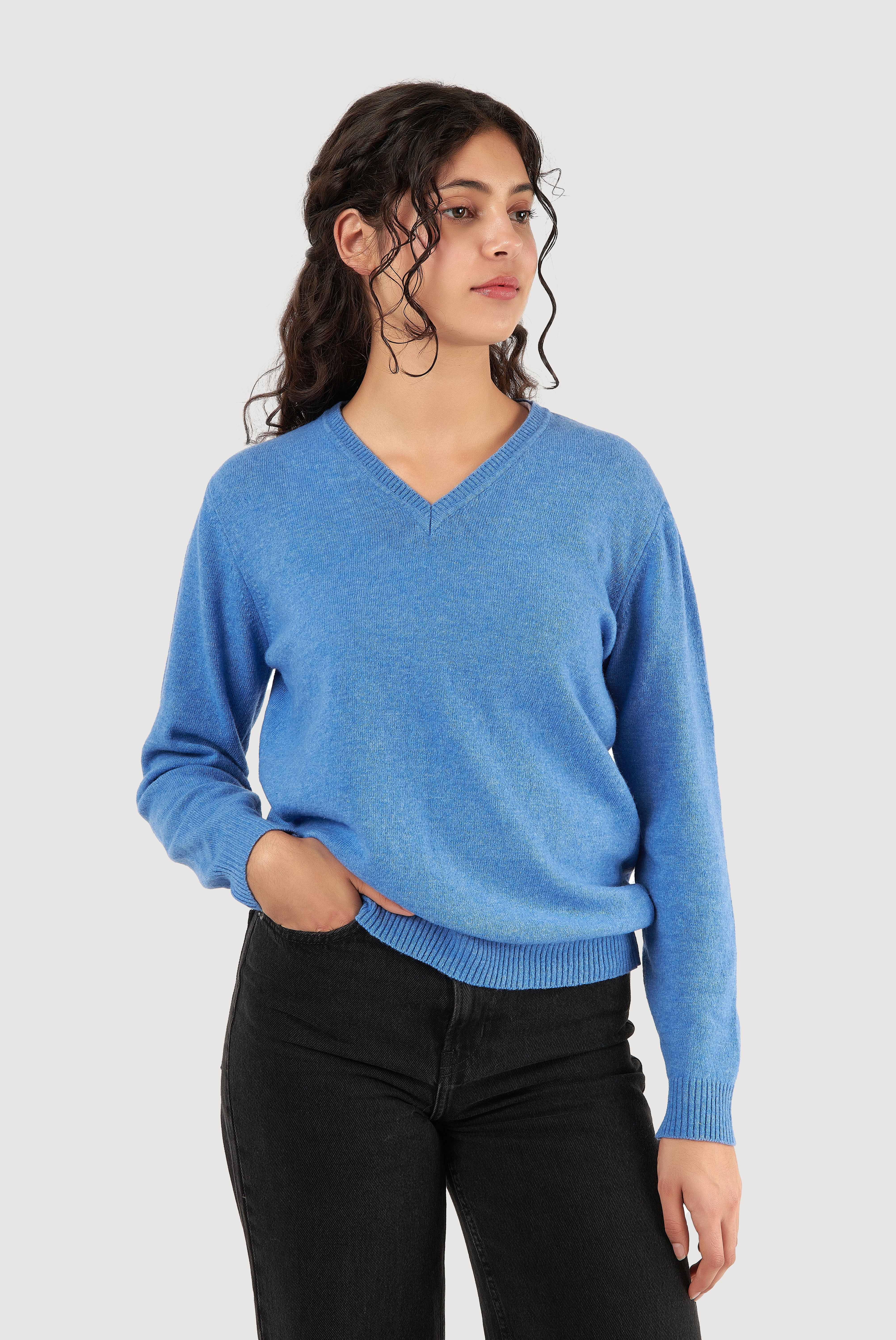 Camisola clássica de lã de cordeiro com decote em V