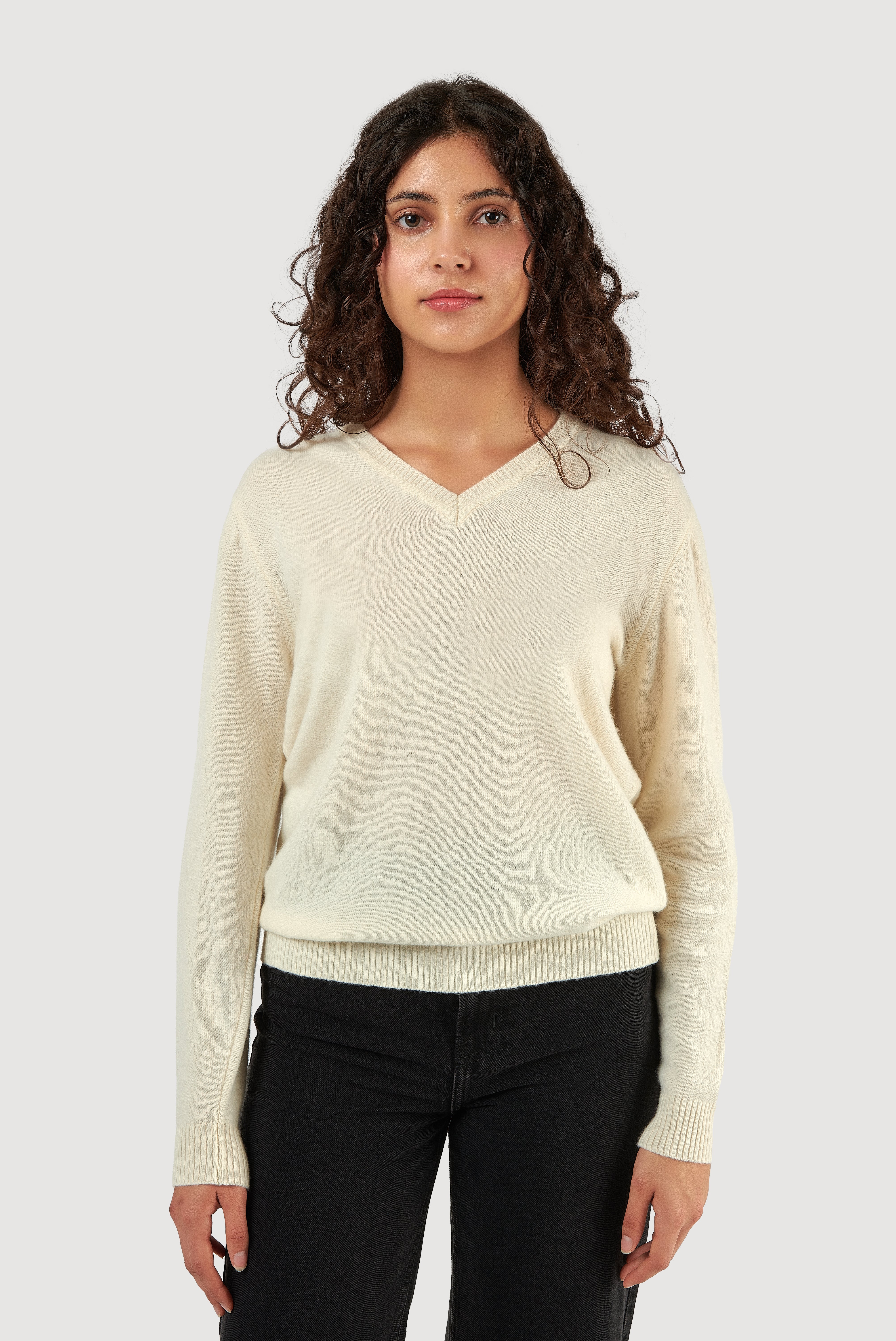 Camisola clássica de lã de cordeiro com decote em V