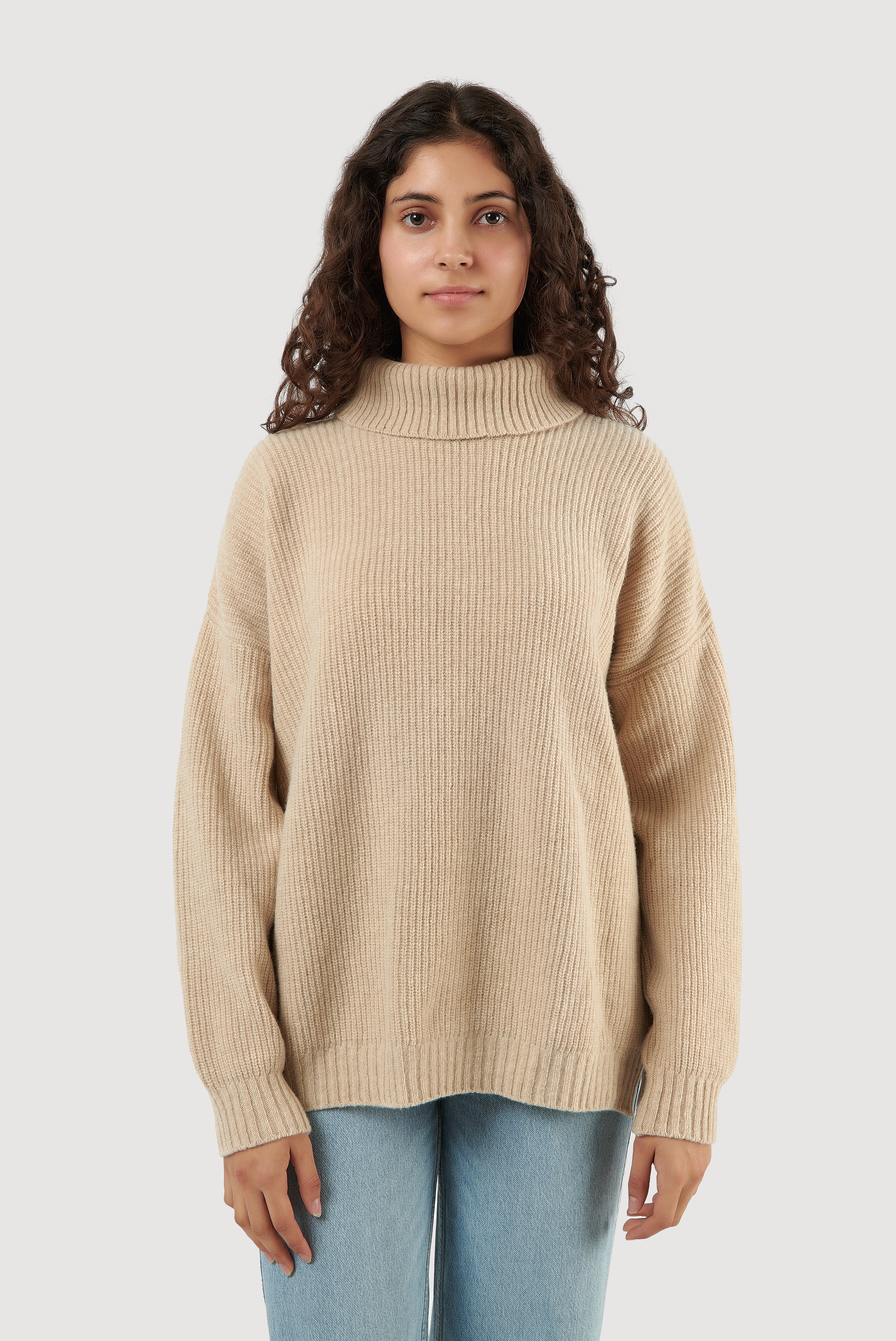 Camisola de gola alta canelada em lã de cordeiro