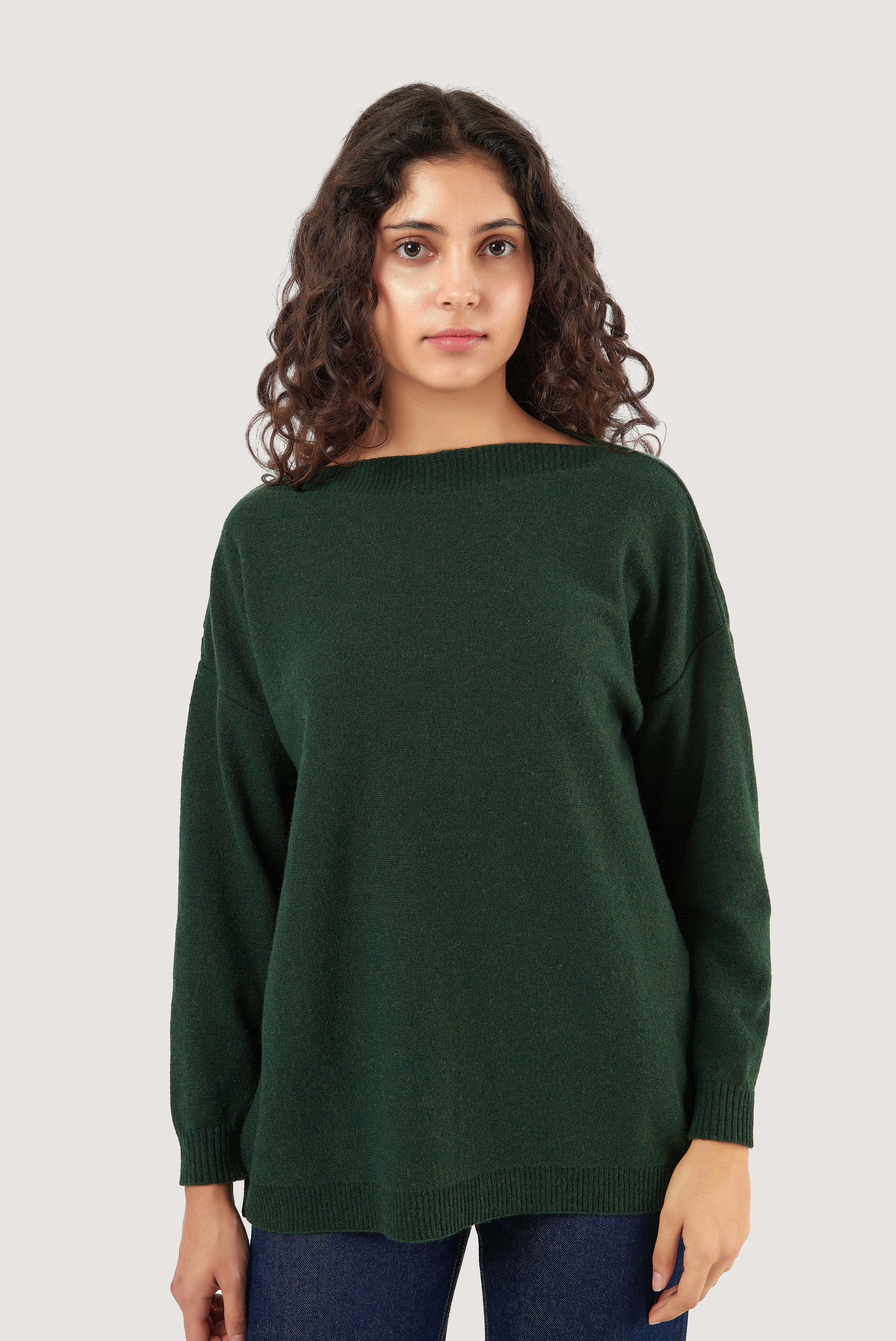 Camisola de lã de cordeiro com decote em bico