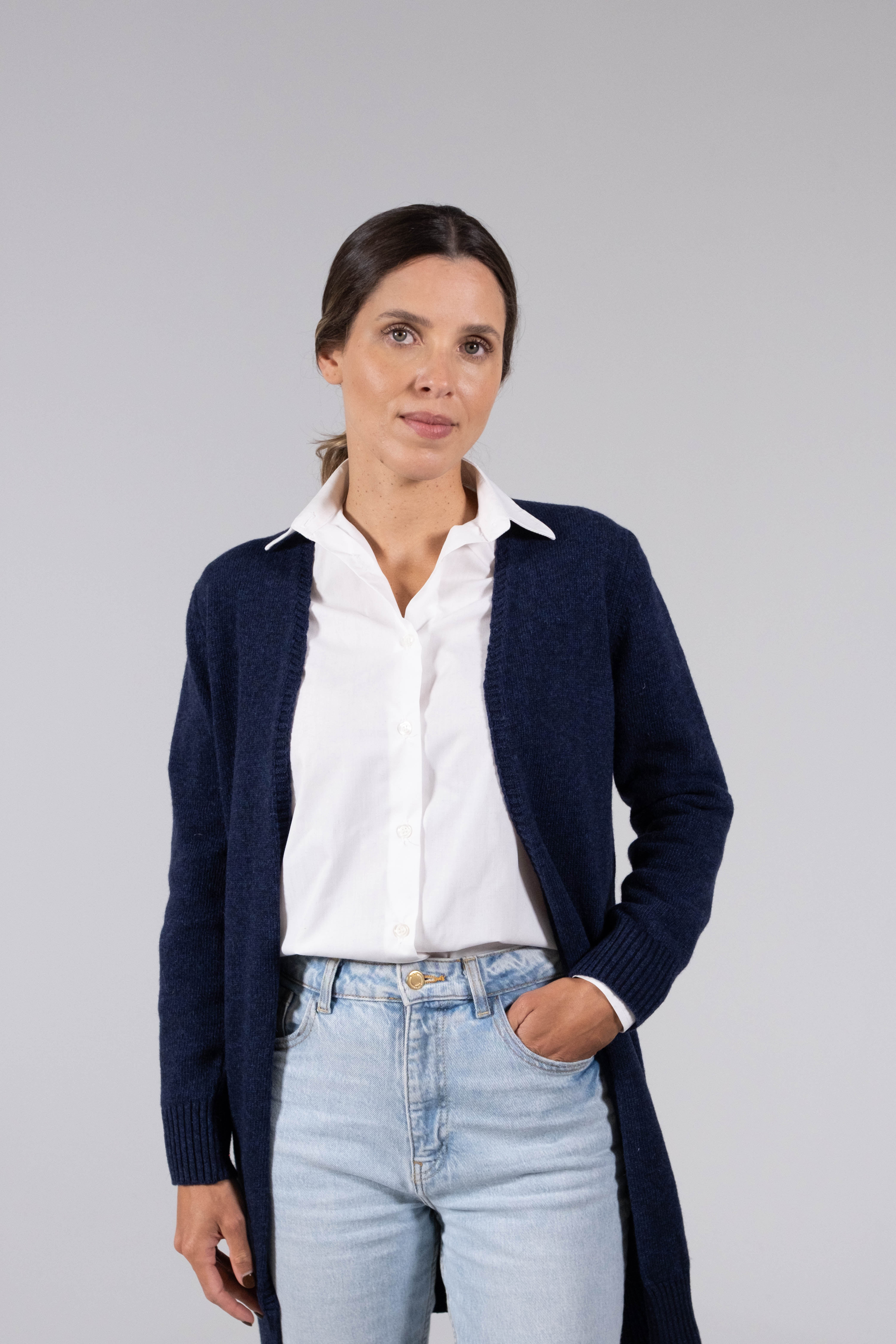 Cardigan comprido de lã de cordeiro