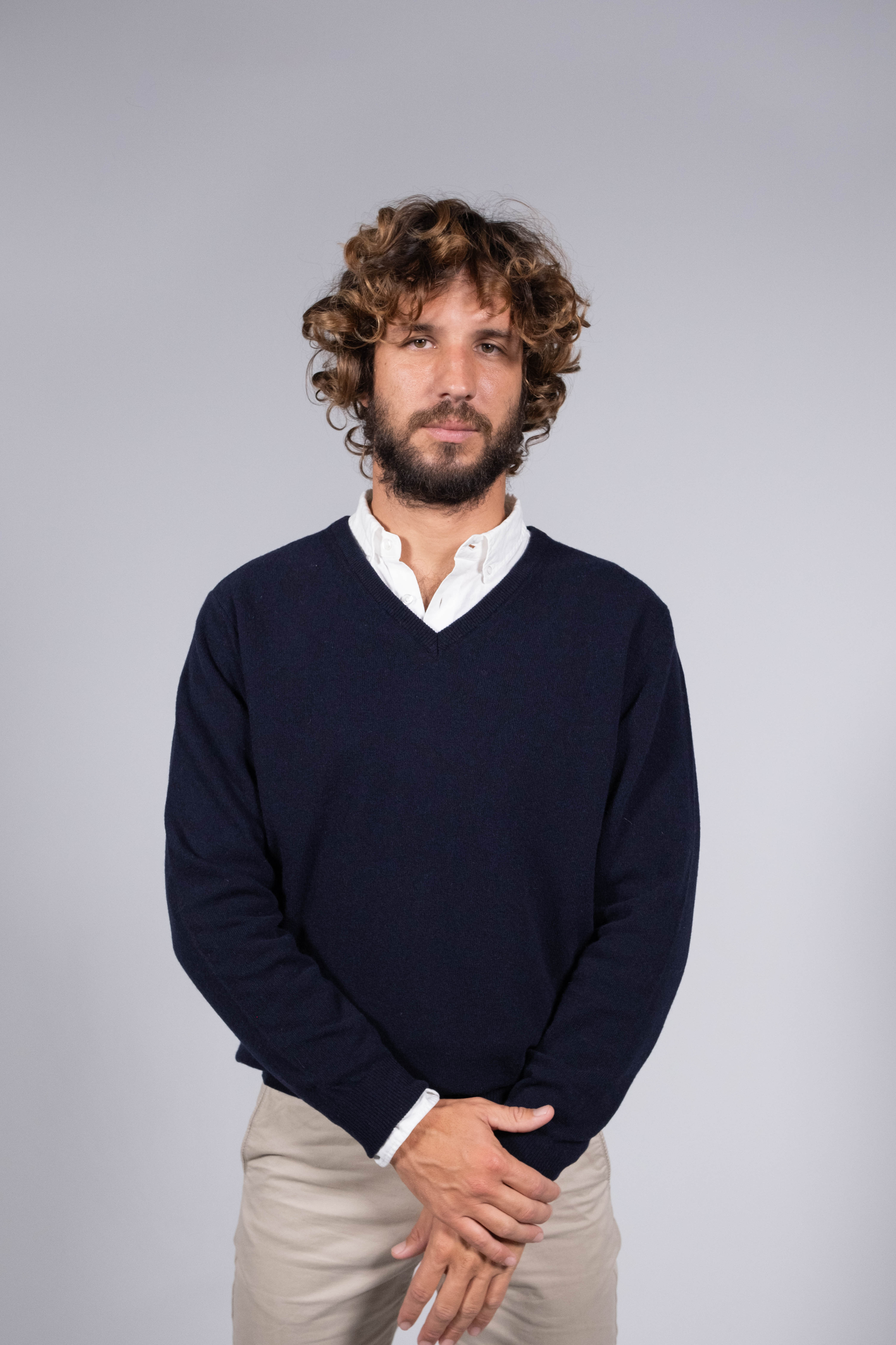 Camisola de Lã Clássica com Decote em V