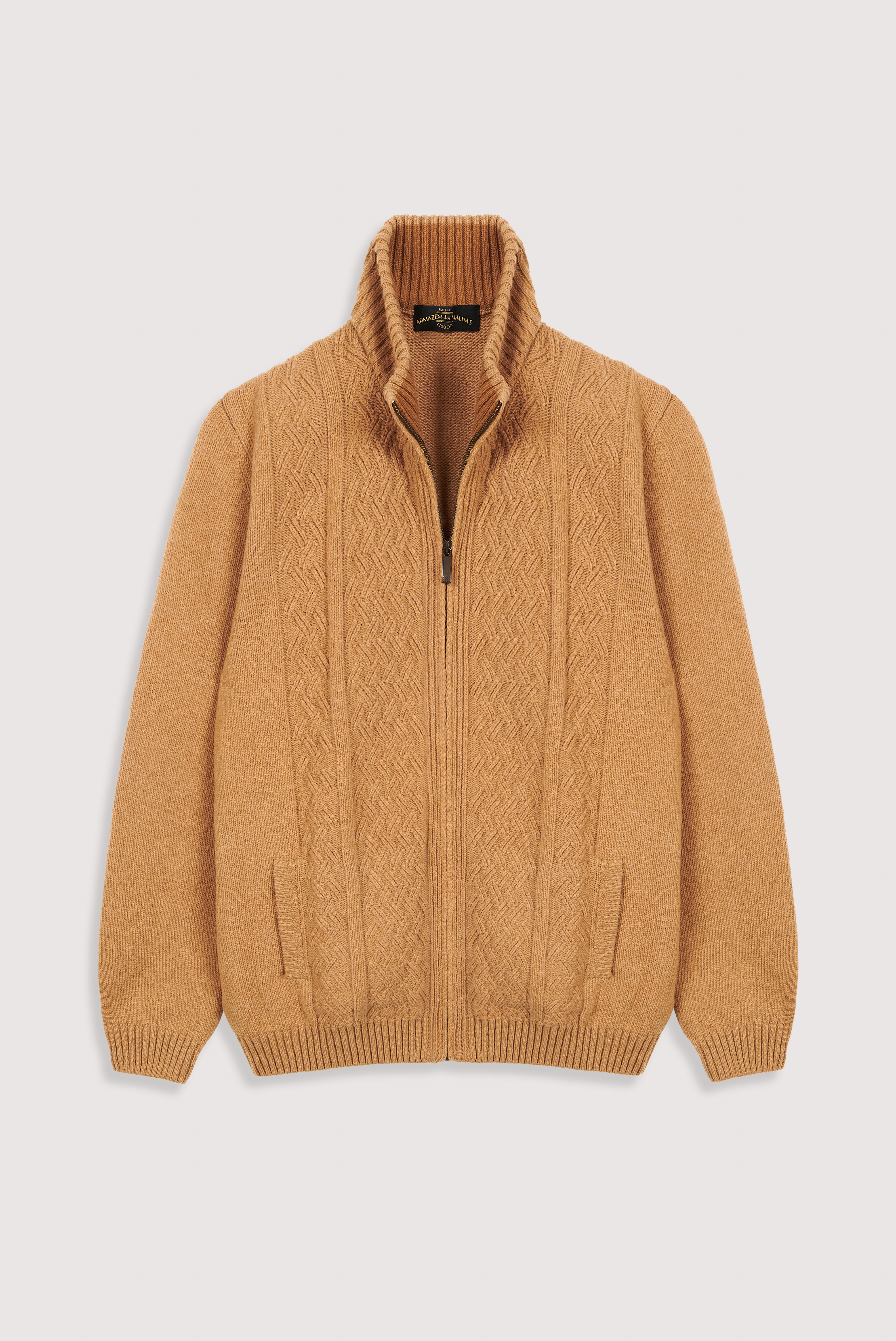 Cardigan Aran em lã de cordeiro com fecho de correr