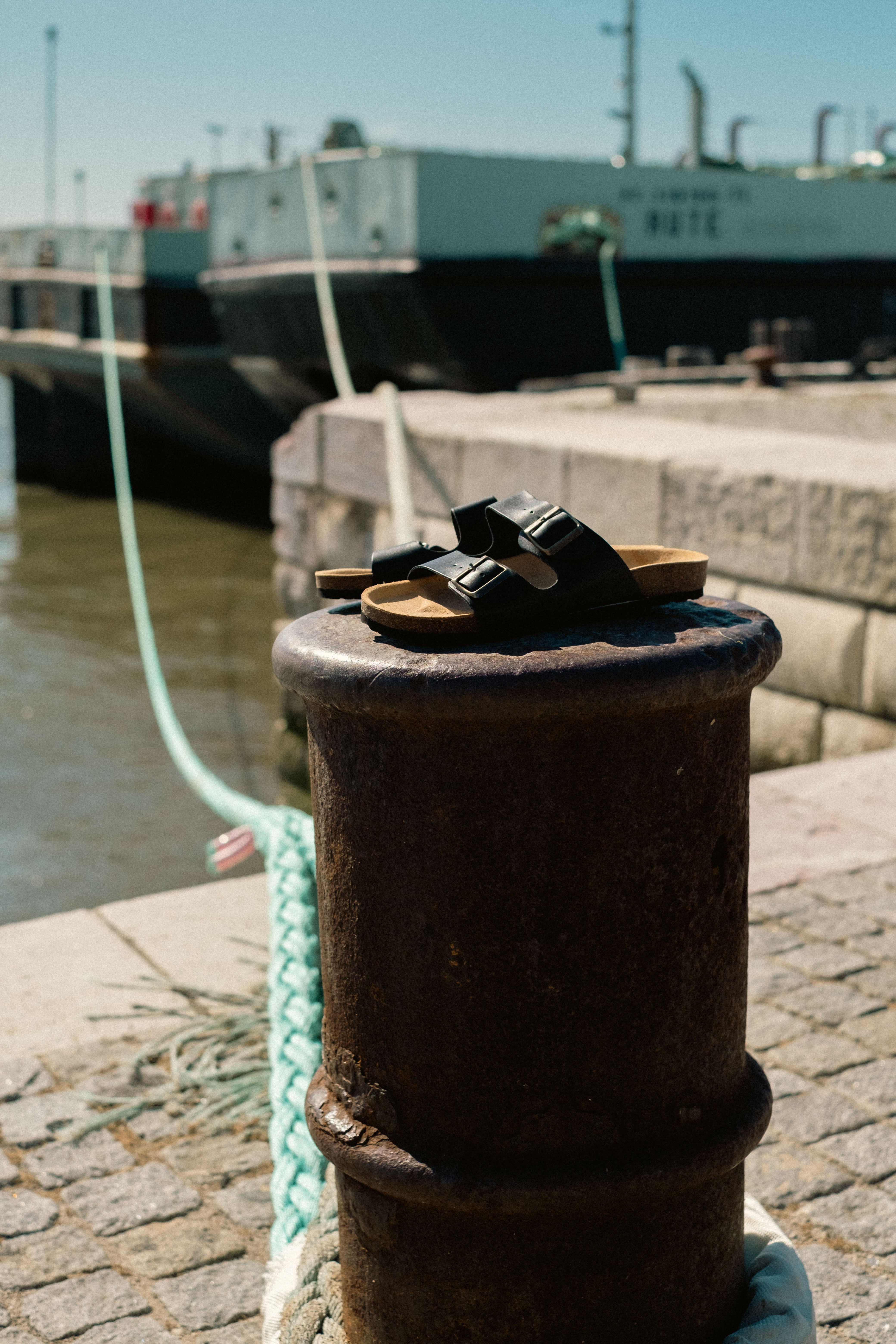 Sandália Artesanal em Pele com Sola de Cortiça