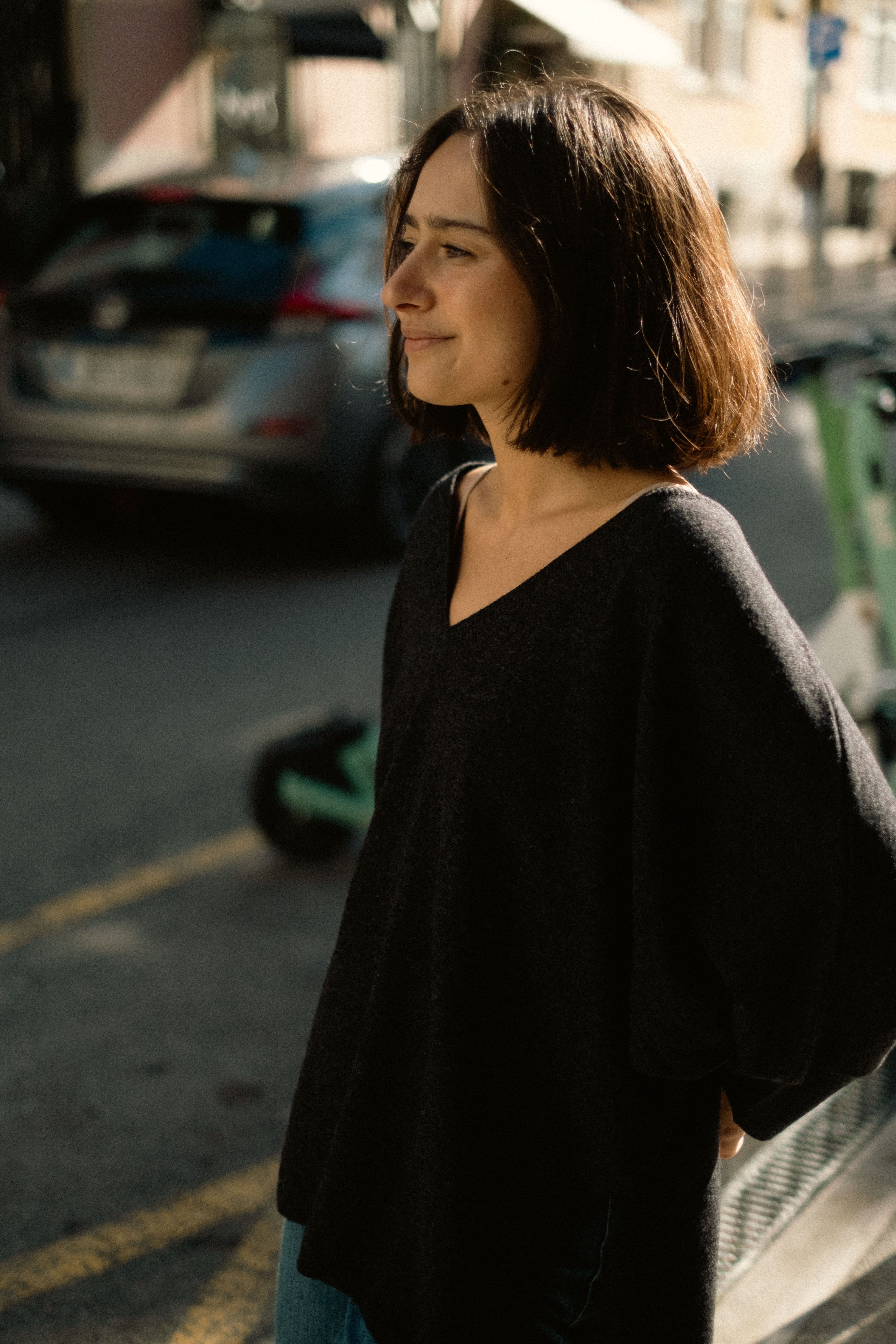 Capa oversized com decote em V