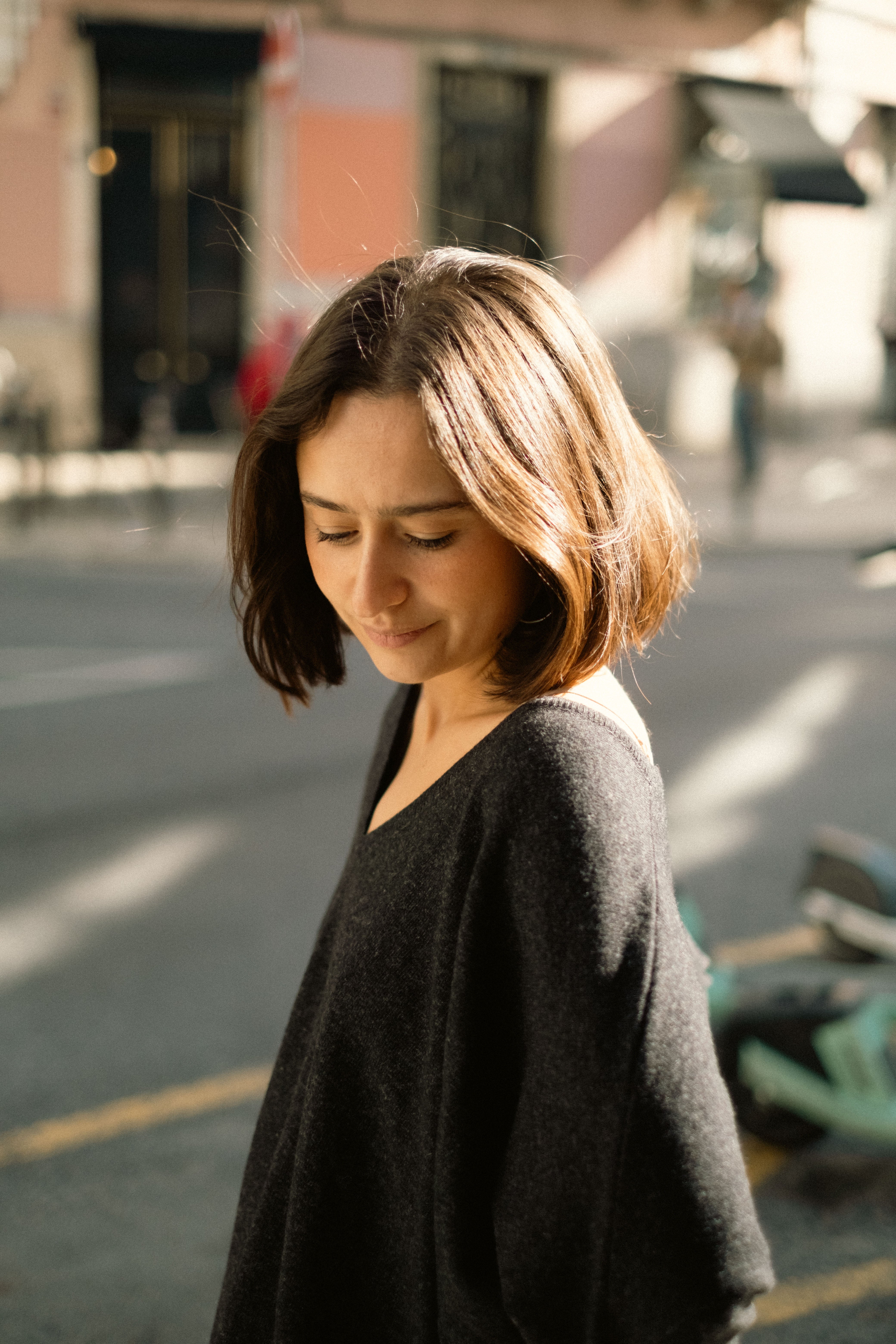 Oversized V-Neck Handle