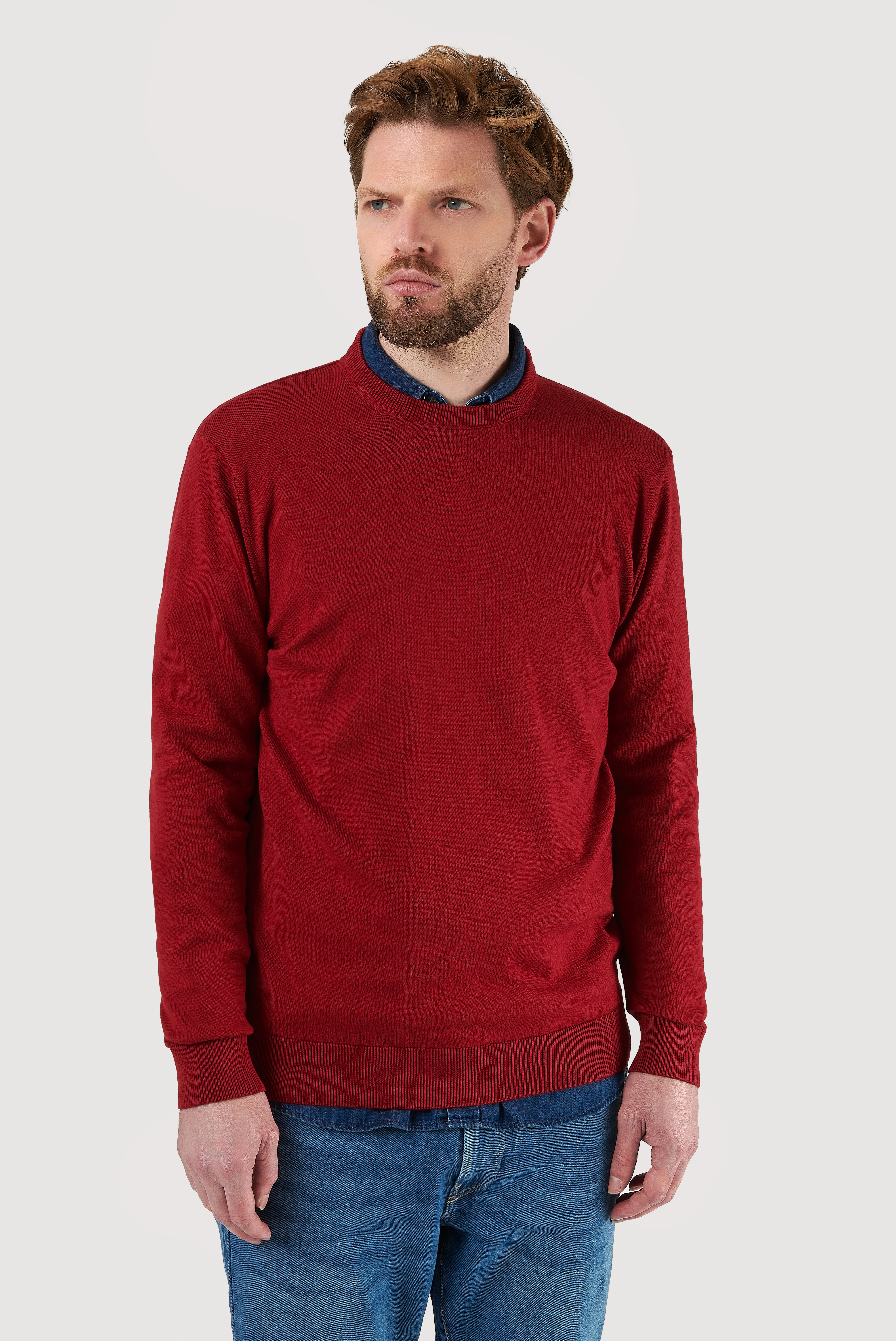 Camisola clássica de algodão com gola redonda