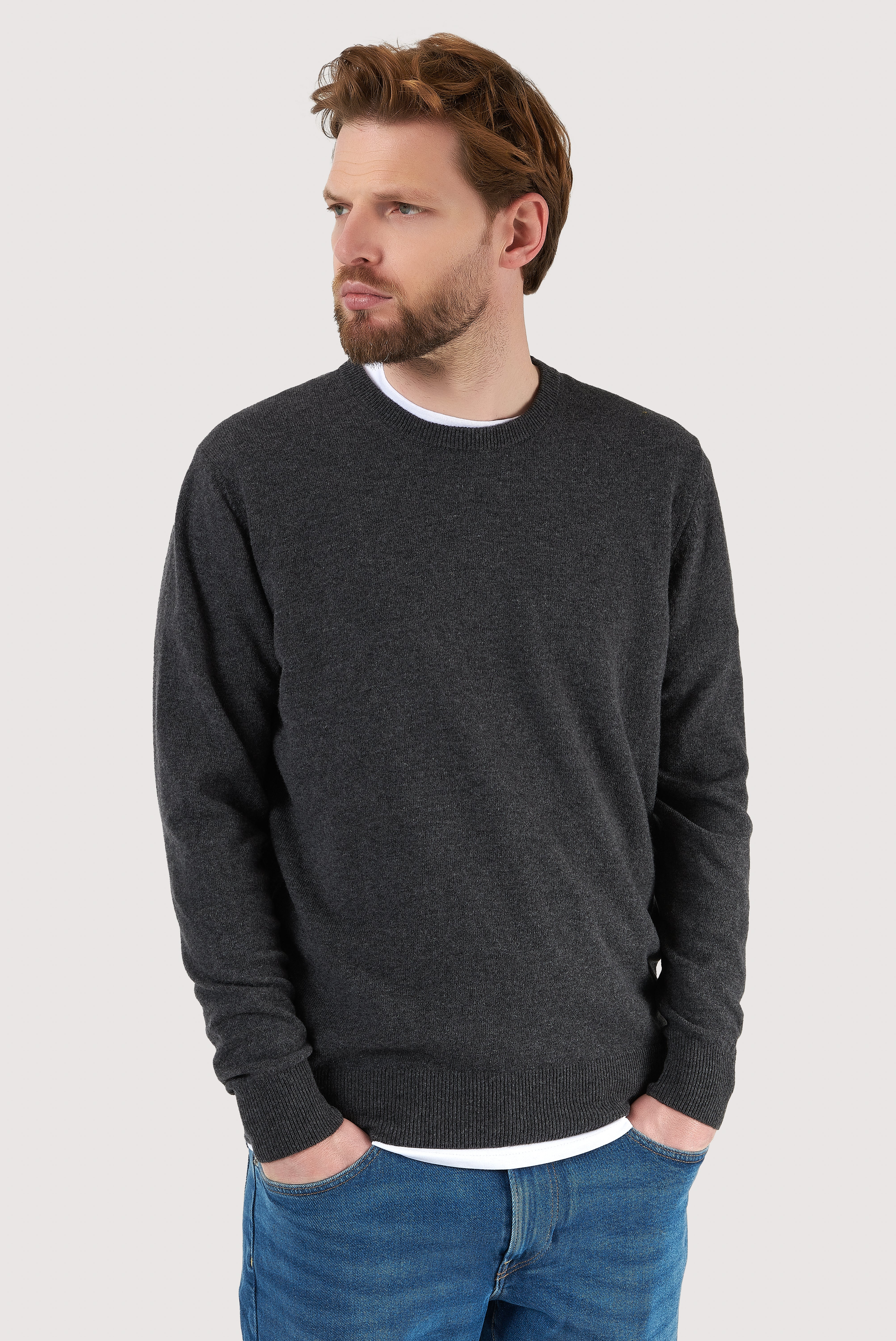 Camisola clássica de lã de cordeiro com gola redonda