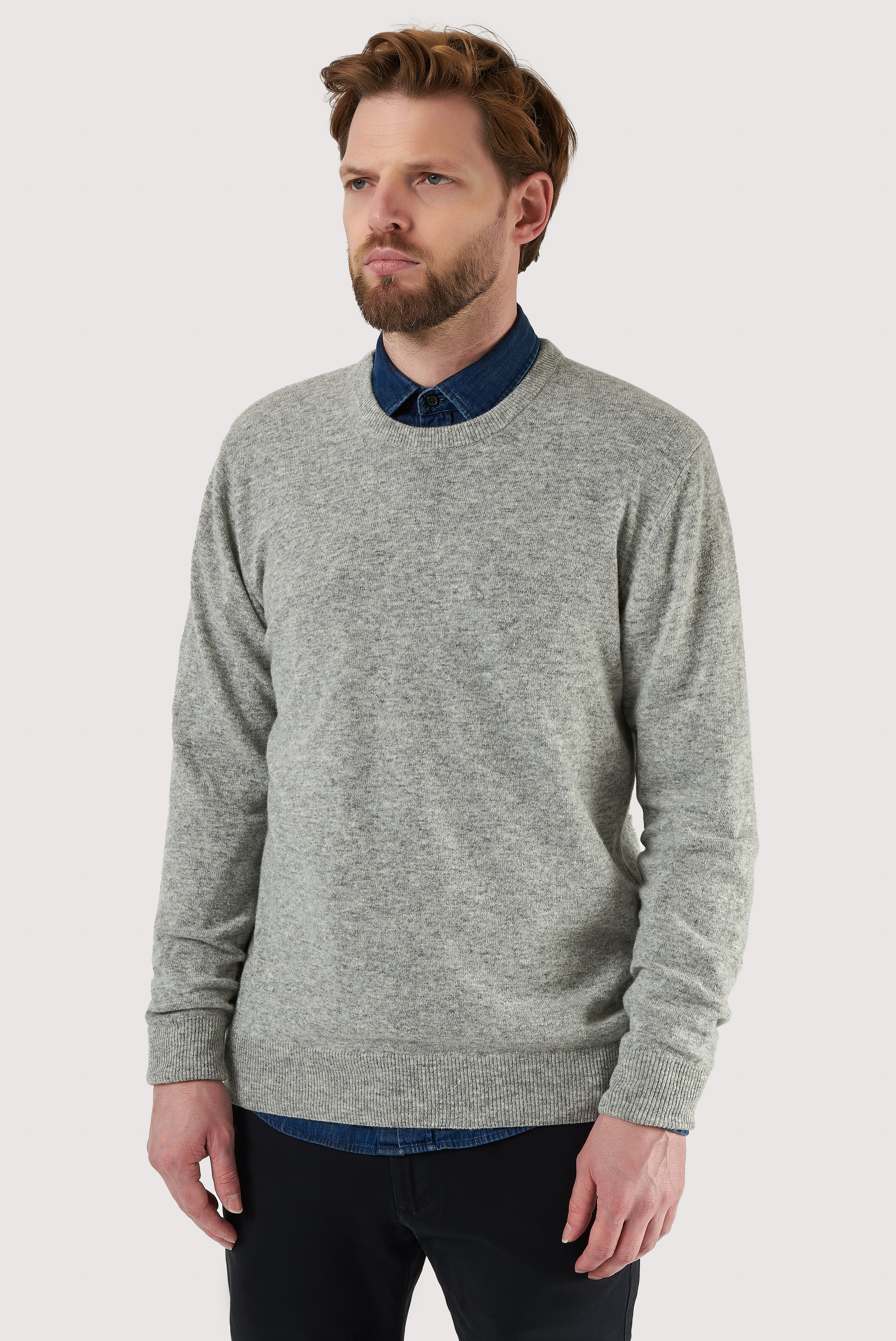 Camisola clássica de lã de cordeiro com gola redonda