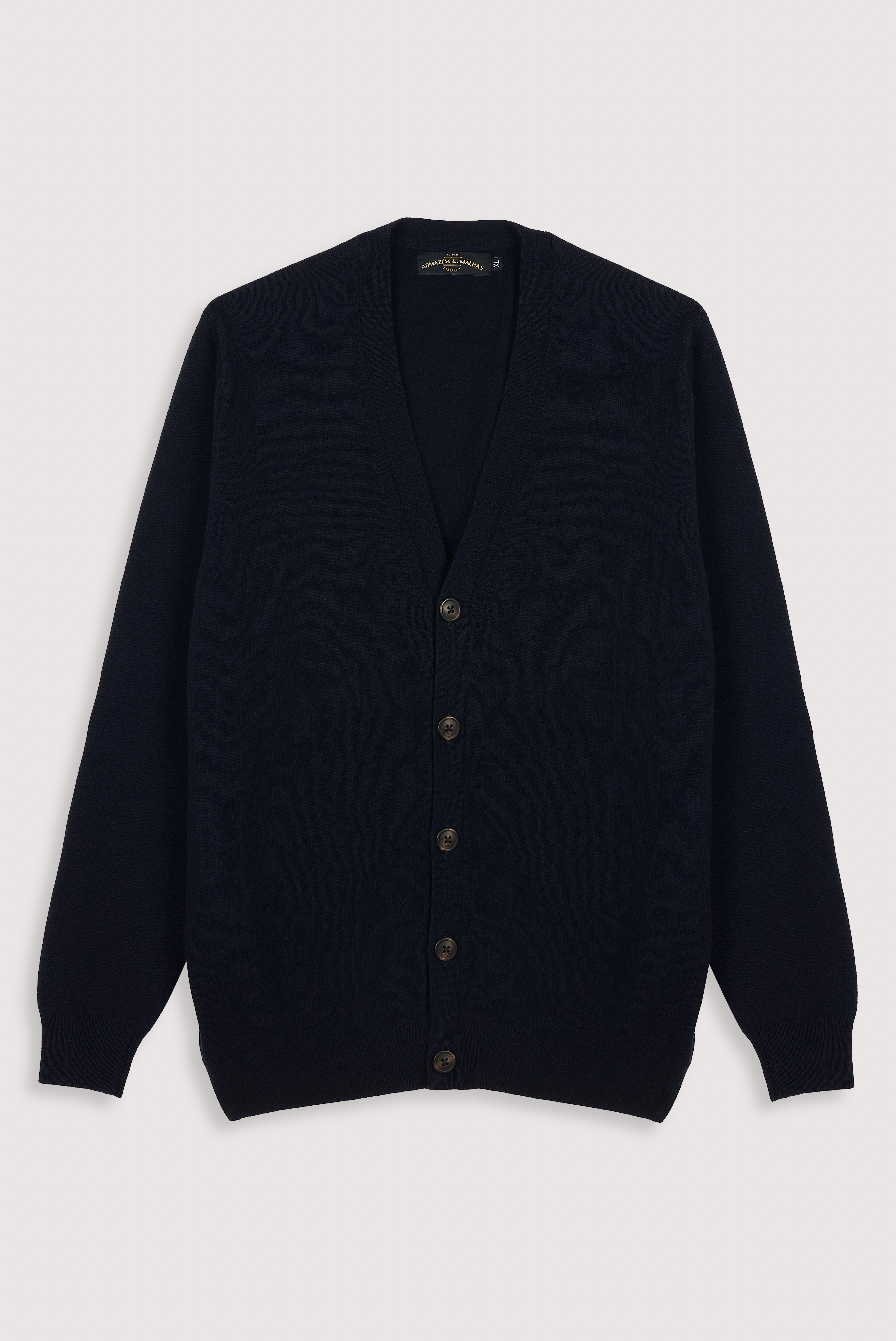 Cardigan clássico de lã de cordeiro