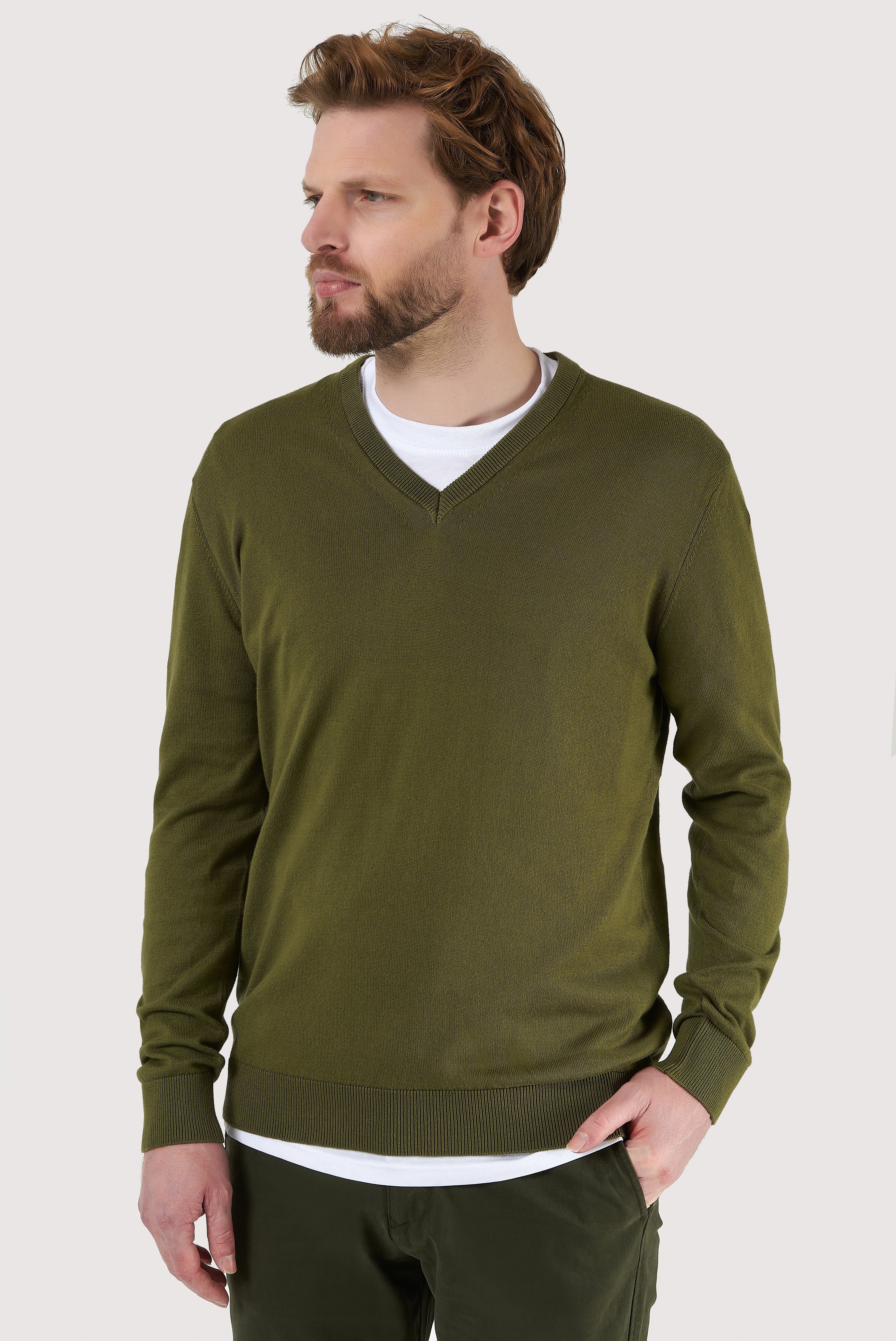 Camisola clássica de algodão com decote em V