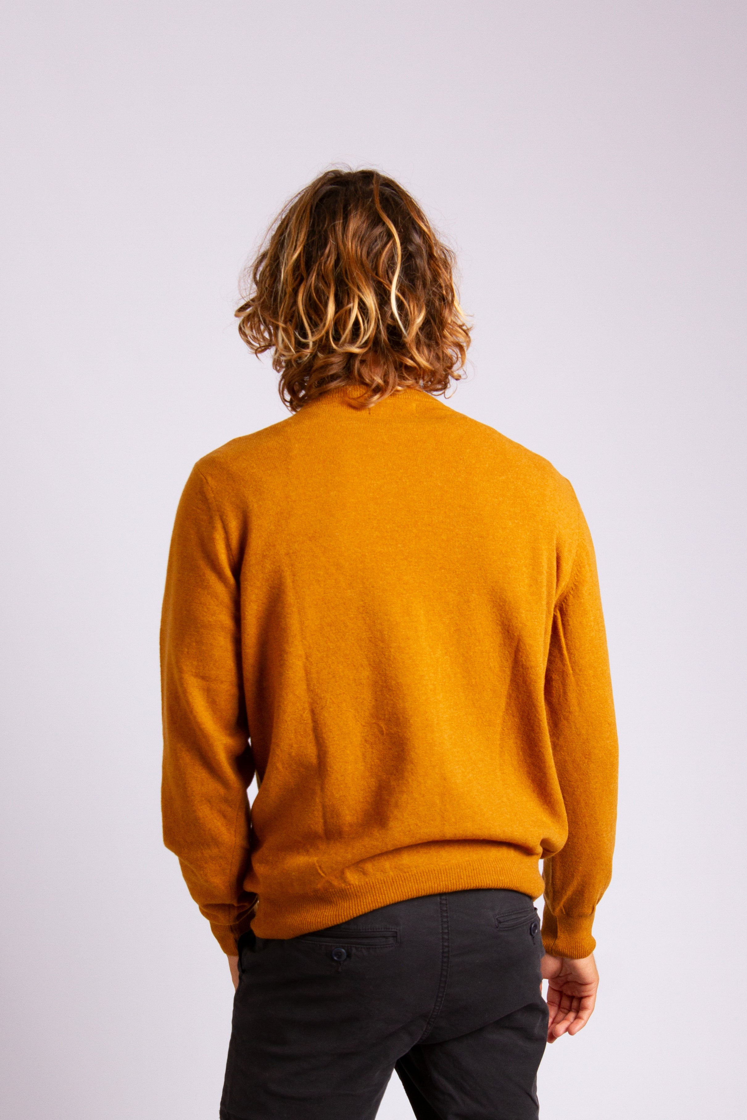 Camisola de Lã Clássica com Decote Redondo