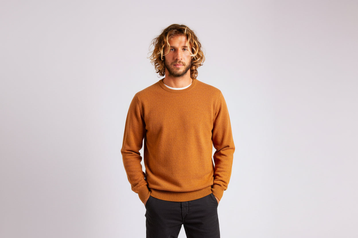 Camisola de Lã Clássica com Decote Redondo