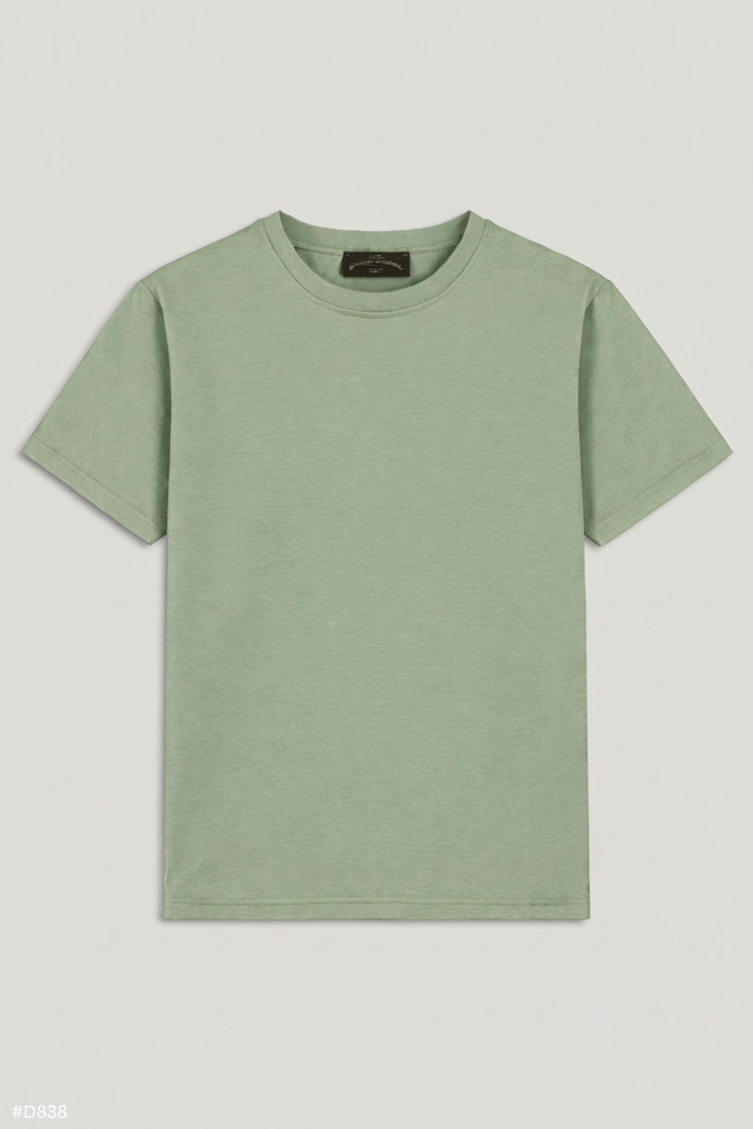 Camisola Verde-Sálvia com Etiqueta e Fundo Cinza