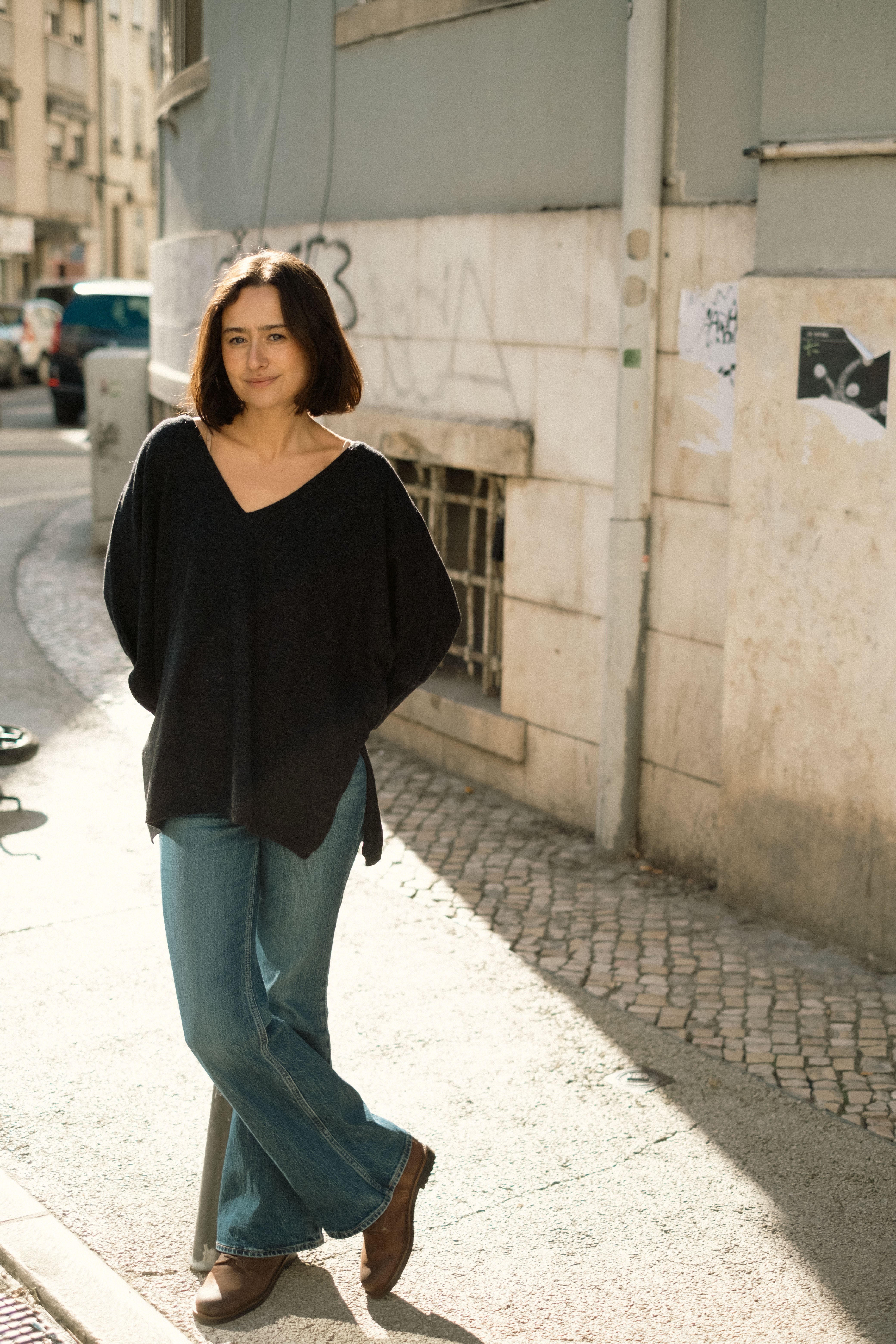 Oversized V-Neck Handle